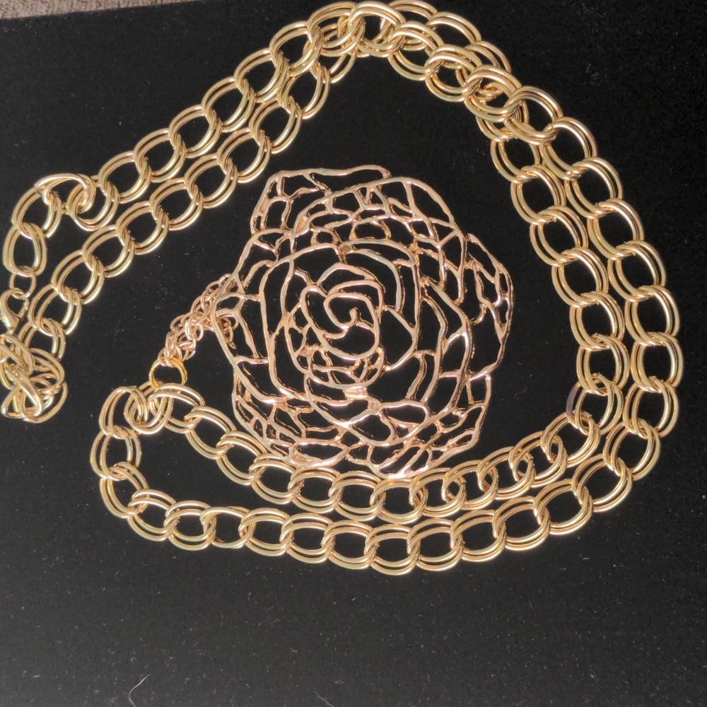 Bold Gold  Camellia  Pendant Necklace, Adjustable 40"  Long Chain, New, Chunky